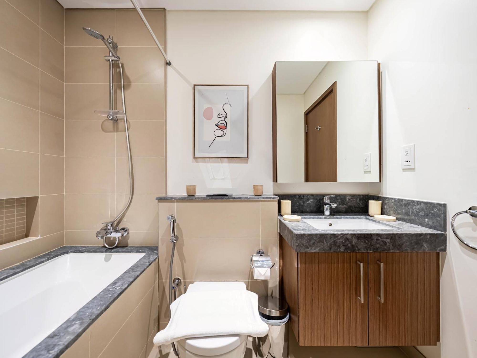 Luxurious 1bhk With Marina Waterfront & Eye Views In Jbr, Marina Apartment Dubai